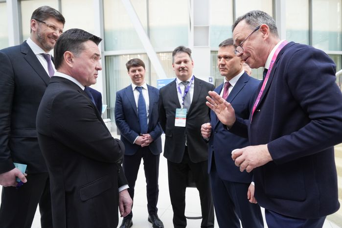 Андрей Воробьев открыл пленарную дискуссию форума "Эффективная РСО: от стандарта к цифре и качеству"