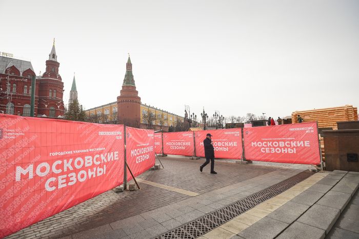 Монтаж инсталляций для фестиваля «Московская Масленица» на Манежной площади