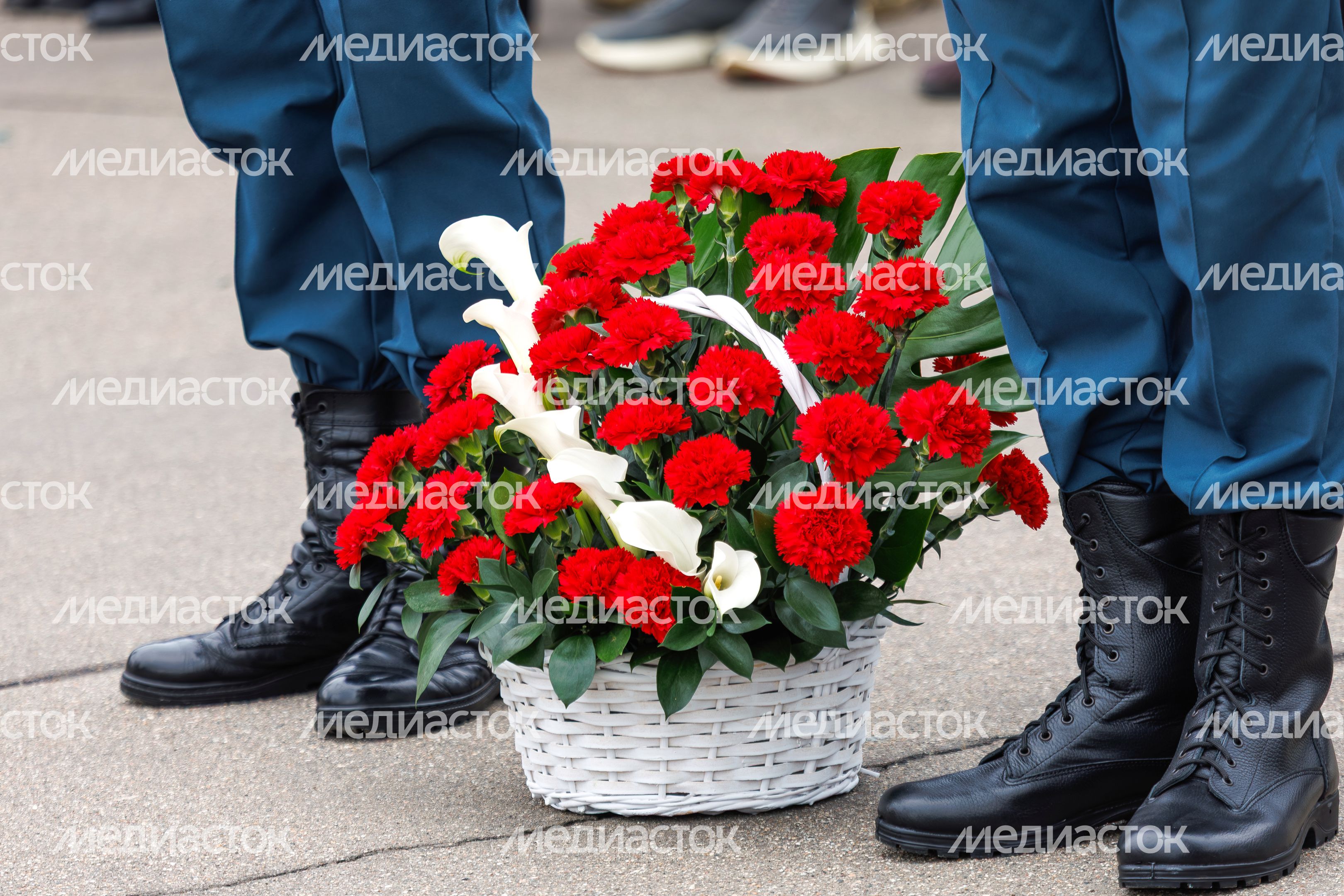 Медали на гимнастерке в День Победы