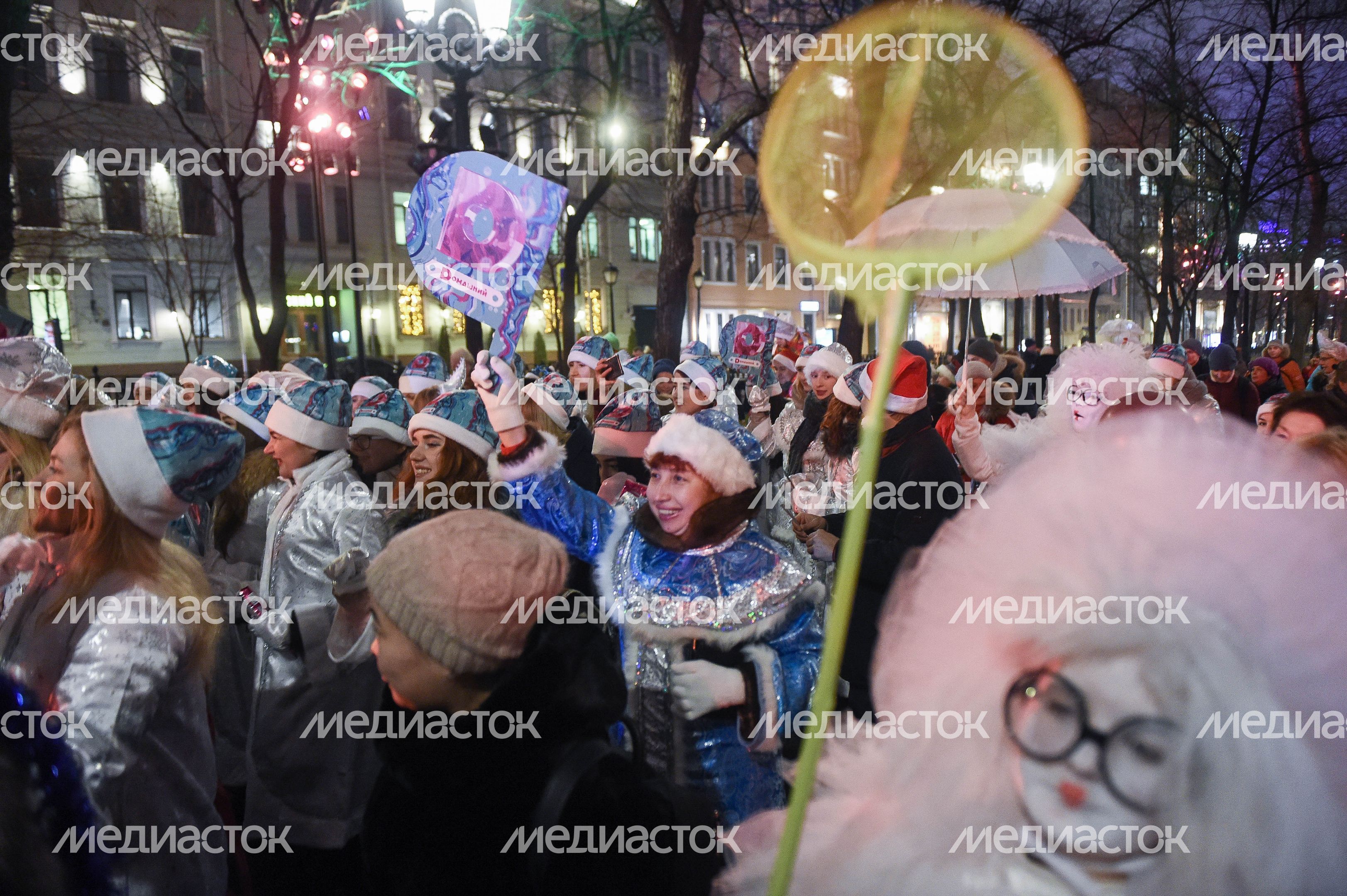 Парад Снегурочек в Москве