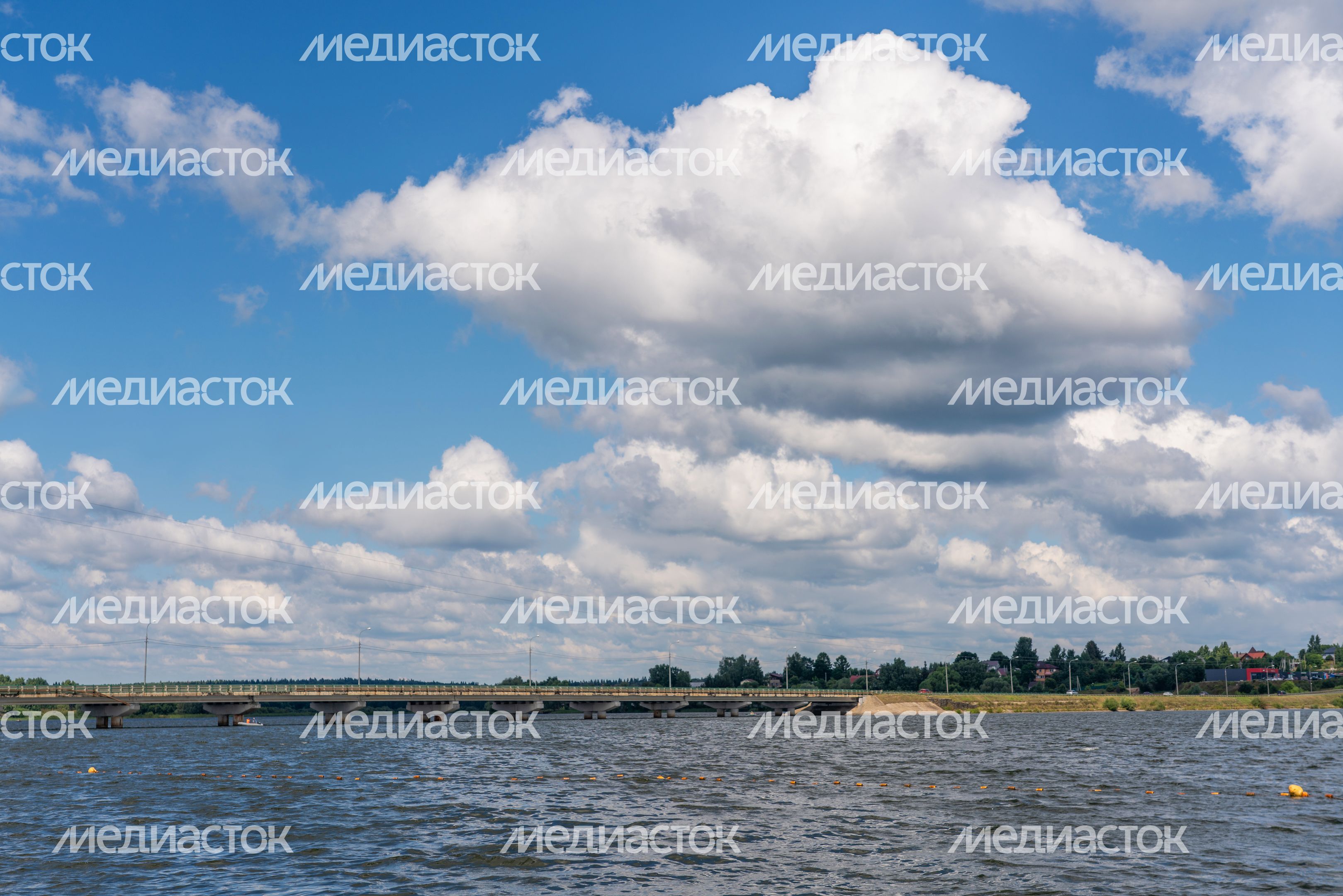 Пляж у Озернинского водохранилища вблизи деревни Нововолково Рузского округа
