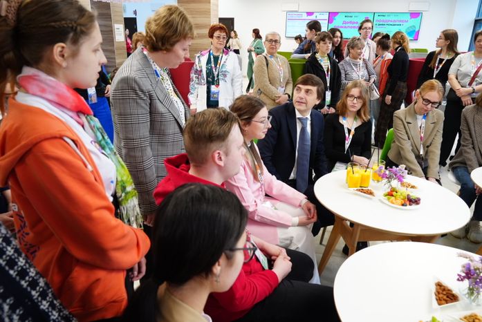 Посещение Губернатором Подмосковья и Министром просвещения РФ гимназии им. Е.М. Примакова в Одинцовском округе