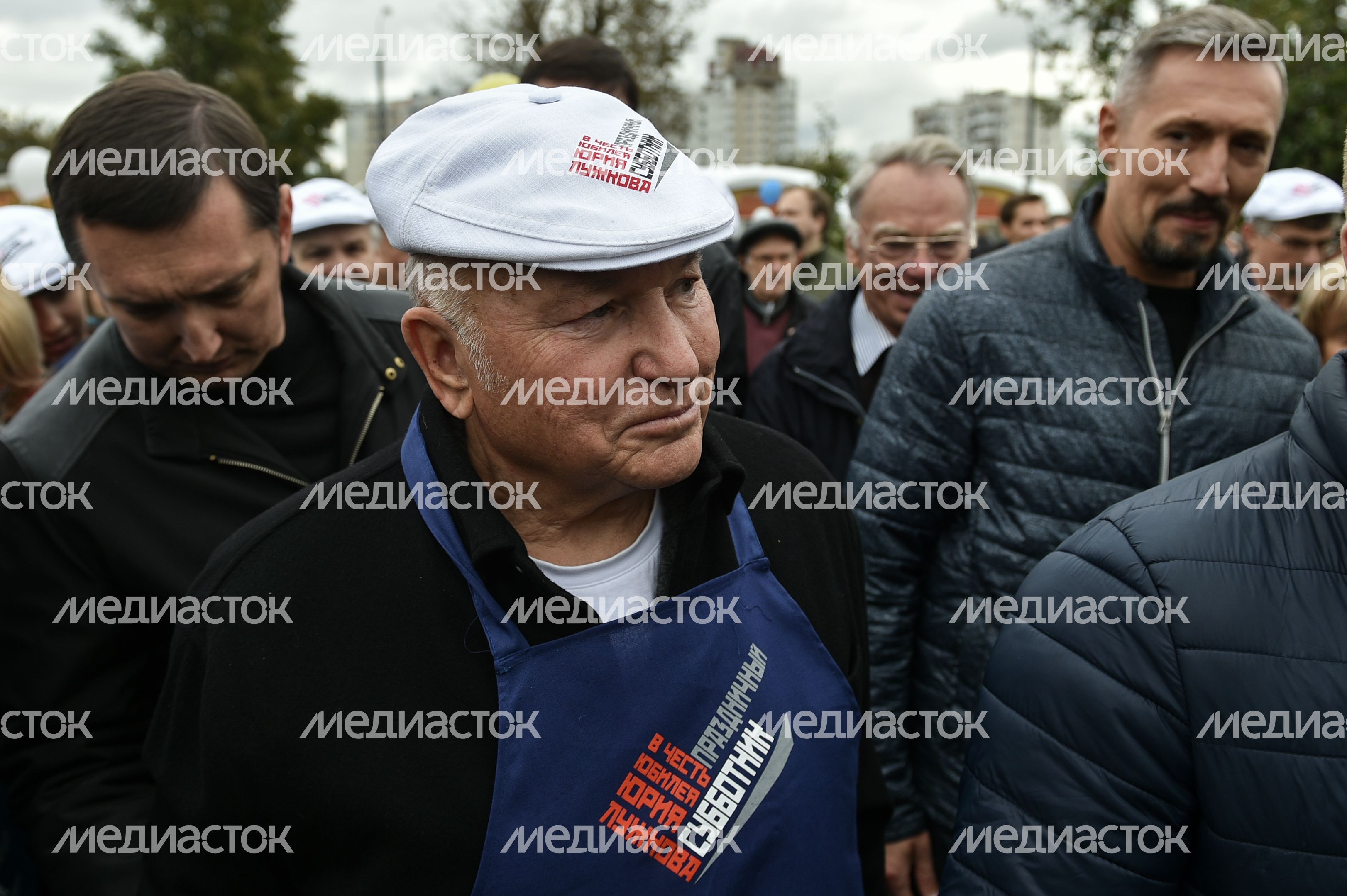 Субботник в честь юбилея бывшего мэра Москвы Юрия Лужкова