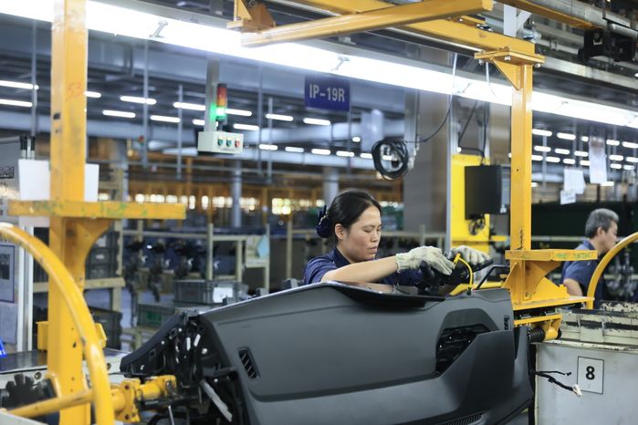 Посещение автозавода Changan Automobile Group в Китае Губернатором Подмосковья