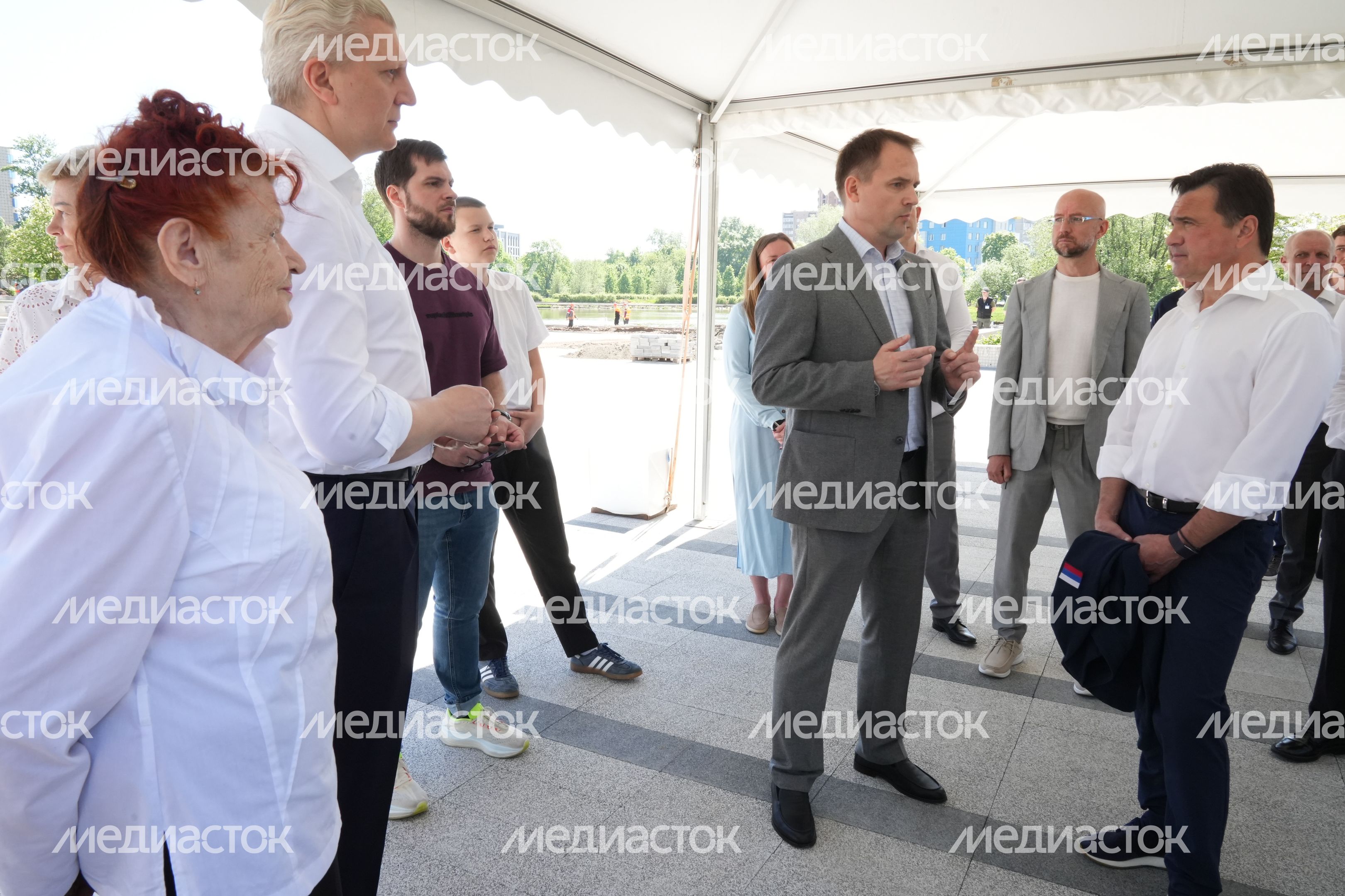 Андрей Воробьев проверил реконструкцию Центральной площади в Одинцове Андрей Воробьев проверил реконструкцию Центральной площади в Одинцове
