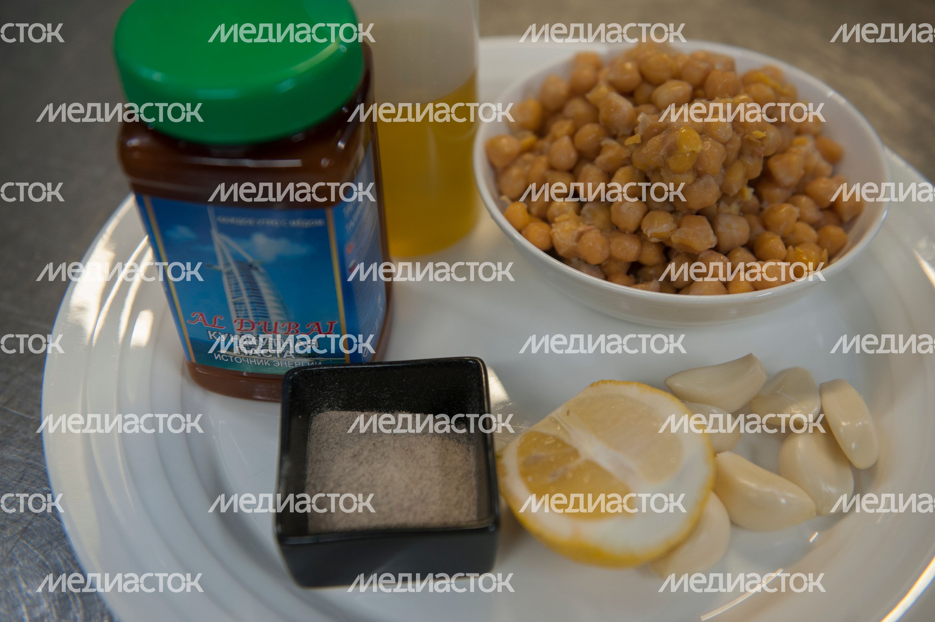 Приготовление чиабатты с хумусом и овощами Приготовление чиабатты с хумусом и овощами