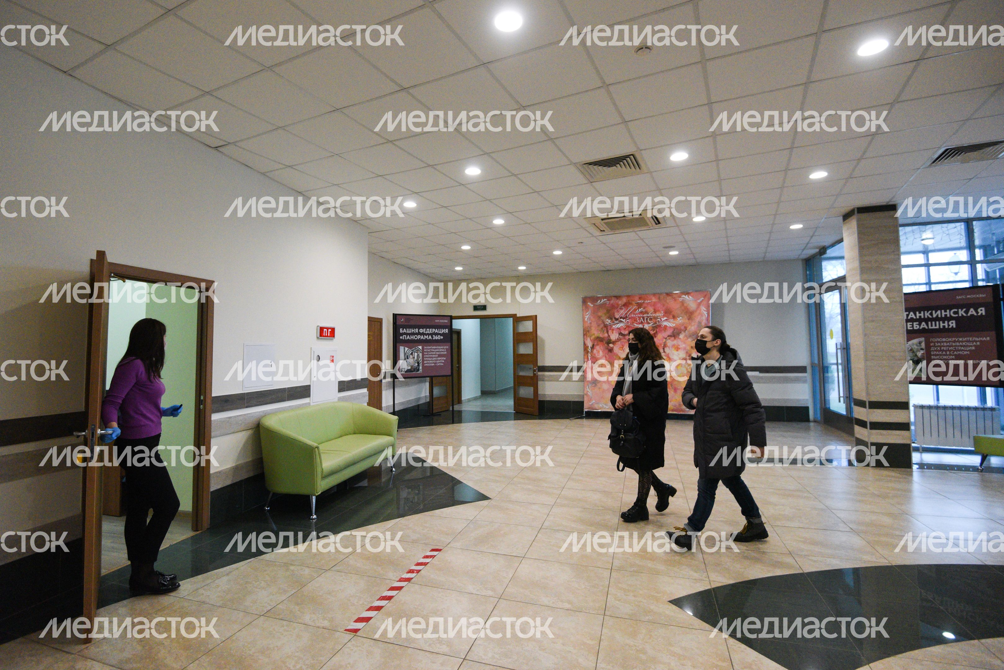 Церемония бракосочетания во время режима самоизоляции в связи с угрозой распространения коронавирусной инфекции
