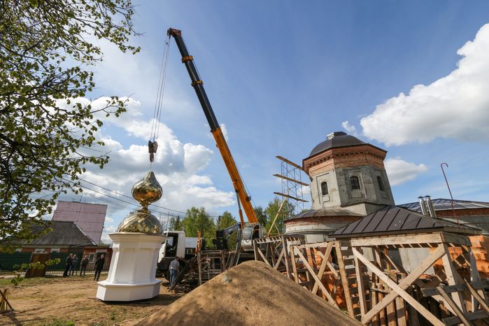 Водружение креста на Борисоглебскую церковь в Рузе