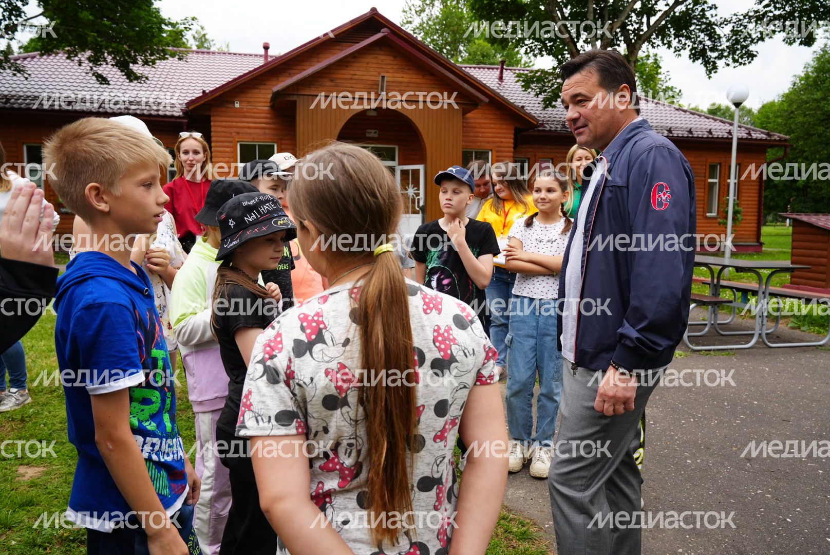 Посещение детей участников СВО в оздоровительном комплексе «Литвиново» Губернатором Подмосковья