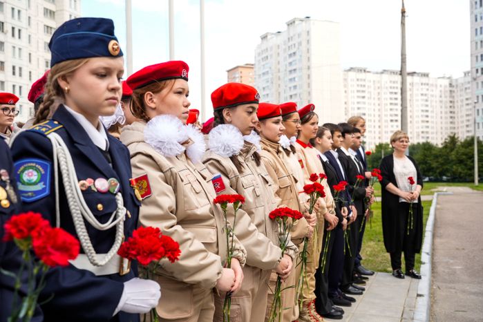 Мемориальную доску Героя РФ Артема Щукина открыли в подольской школе №30