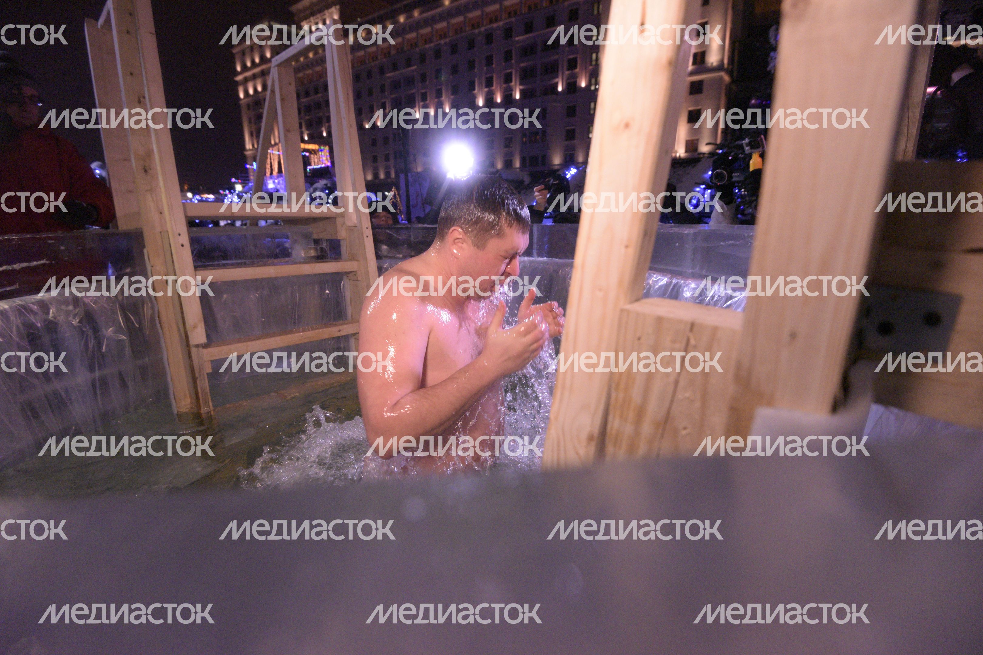 Крещенские купания в Москве