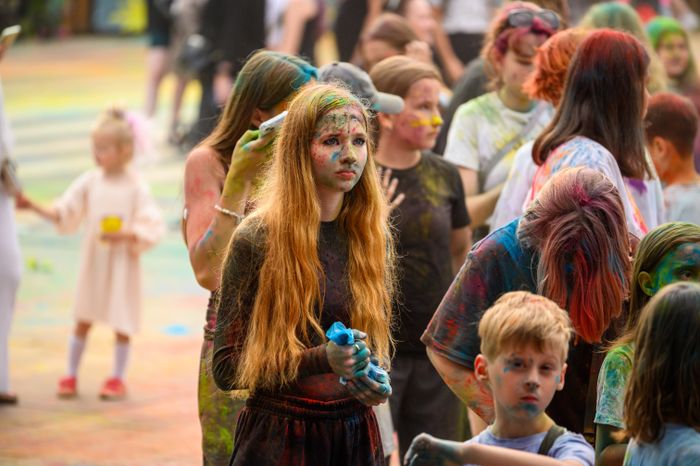 Фестиваль красок Holi Dance в Наташинском парке в Люберцах