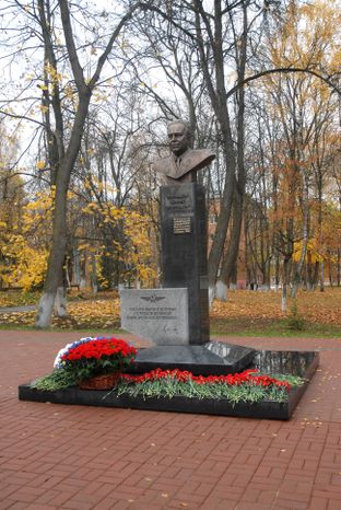 Открытие памятника Борису Панюкову в Егорьевске
