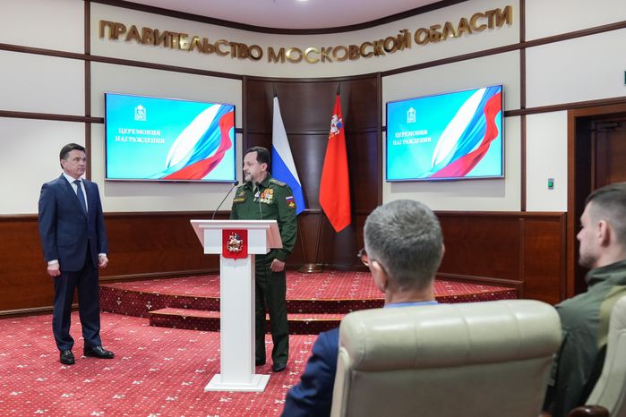 Андрей Воробьев вручил государственные награды добровольцам БАРСа