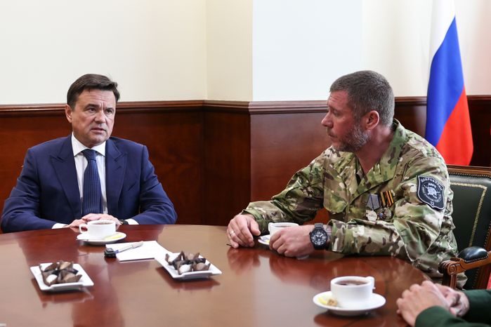 Андрей Воробьев вручил госнаграды добровольцам подразделения БАРС