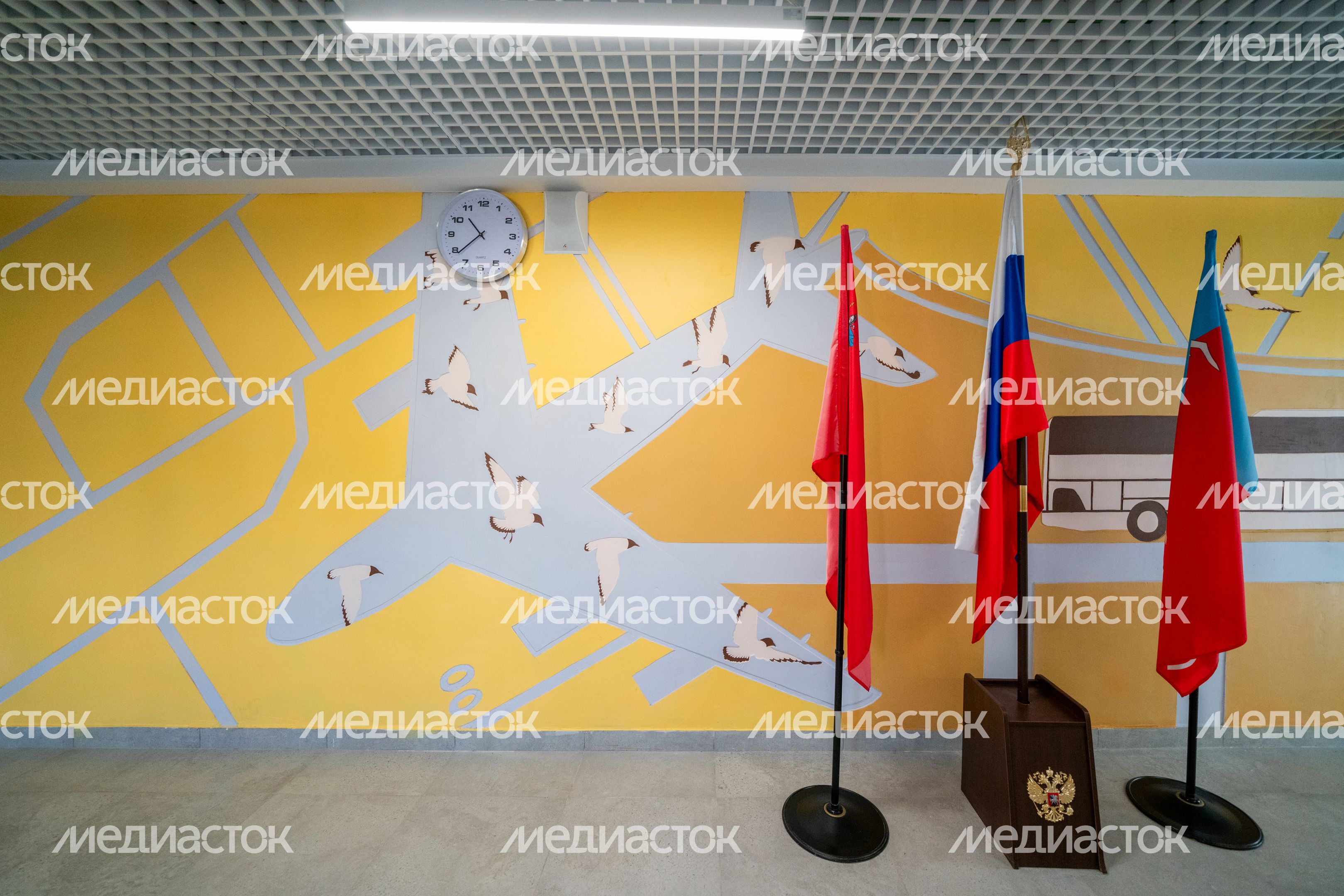 Коридор средней школы №2 на улице Фестивальной в Лобне после капитального ремонта Коридор средней школы №2 на улице Фестивальной в Лобне после капитального ремонта
