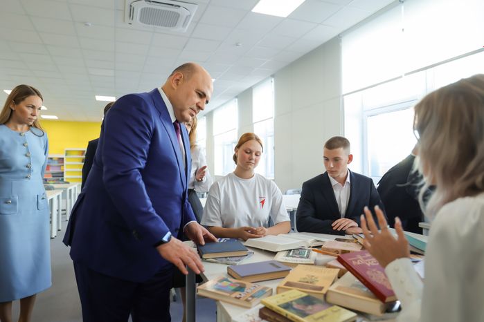Михаил Мишустин и Андрей Воробьев поздравили учащихся и педагогов лобненского лицея «Авиатика»