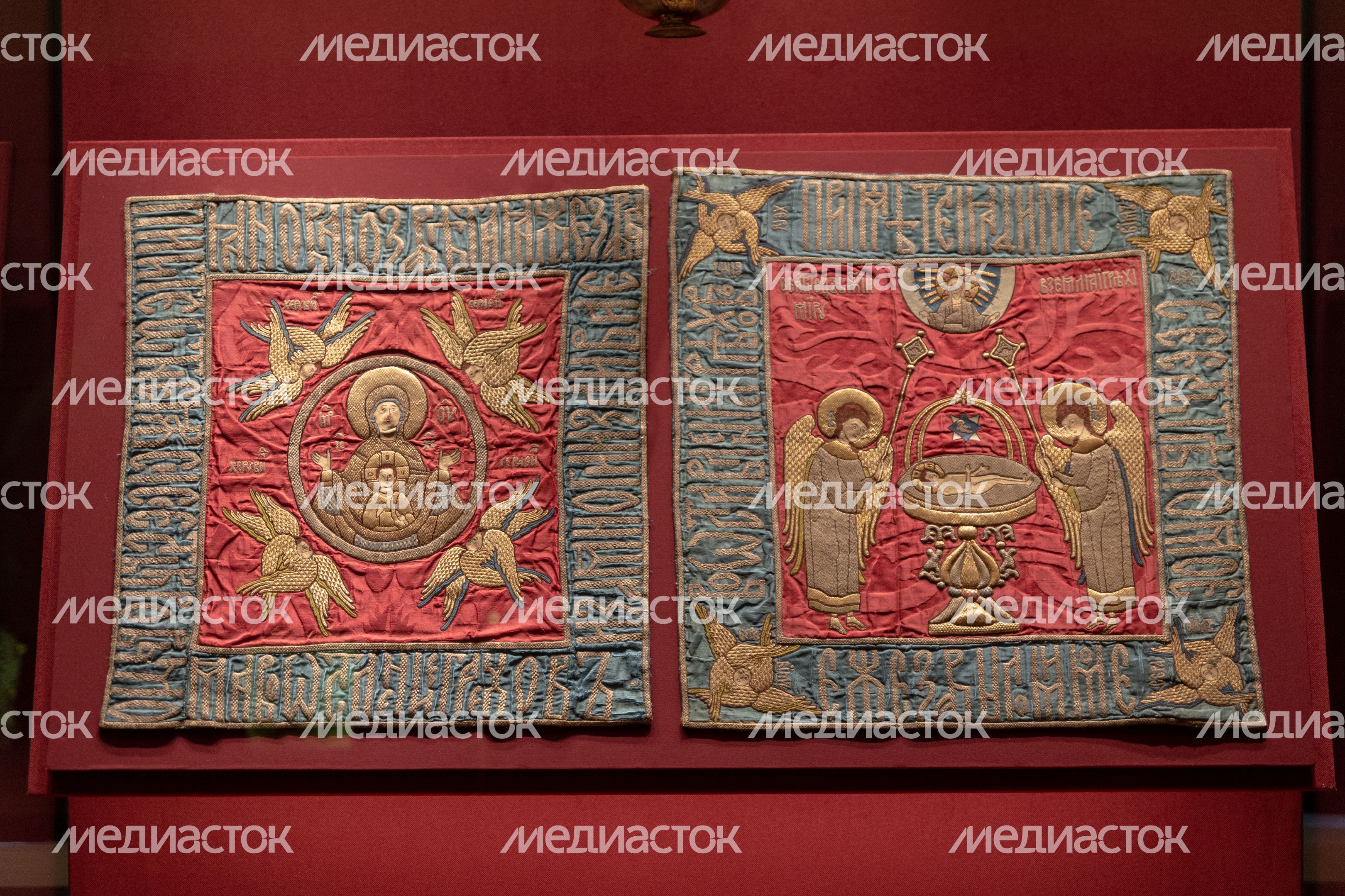 Ризница. Экспозиция Реликвия и сокровища Троице-Сергиева монастыря XI-XVII веков Ризница. Экспозиция Реликвия и сокровища Троице-Сергиева монастыря XI-XVII веков