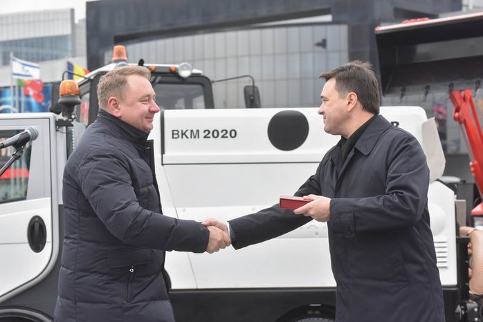 Муниципалитеты Подмосковья получили 79 единиц техники ЖКХ