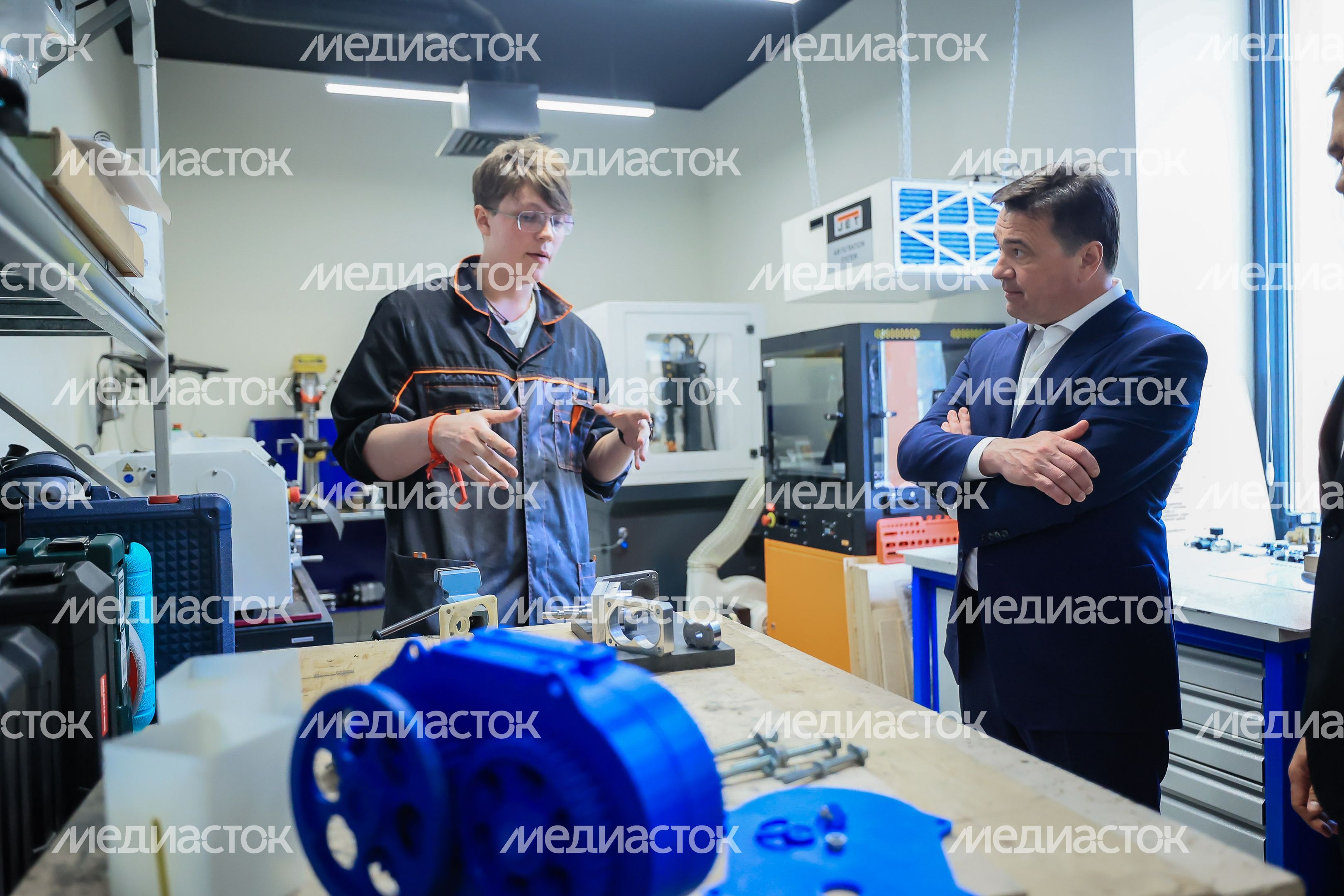 Представление учащимися «Изобретариума» своих разработок Губернатору Подмосковья