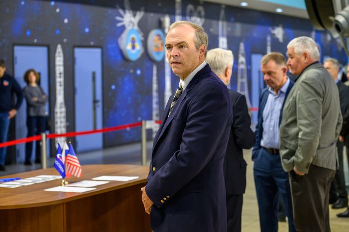 Тренировка дублирующего экипажа космонавтов МКС-74 на тренажере МКС в Звездном городке