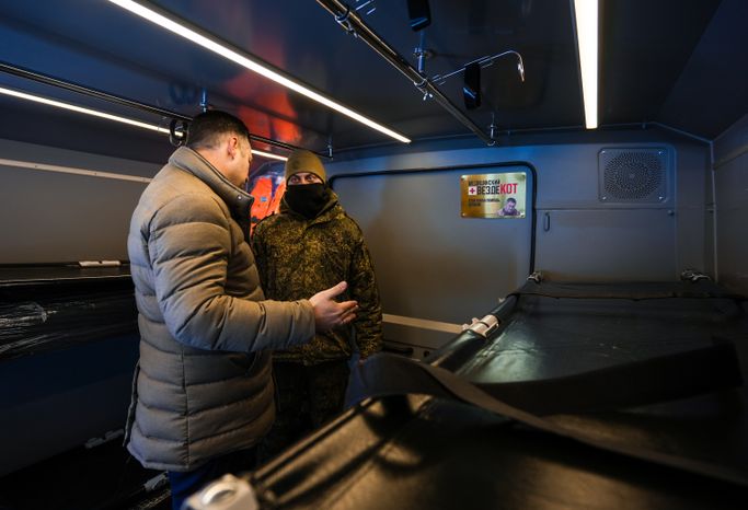 Бойцам СВО из Подмосковья передали медицинский вездеход-амфибию "Звезда"