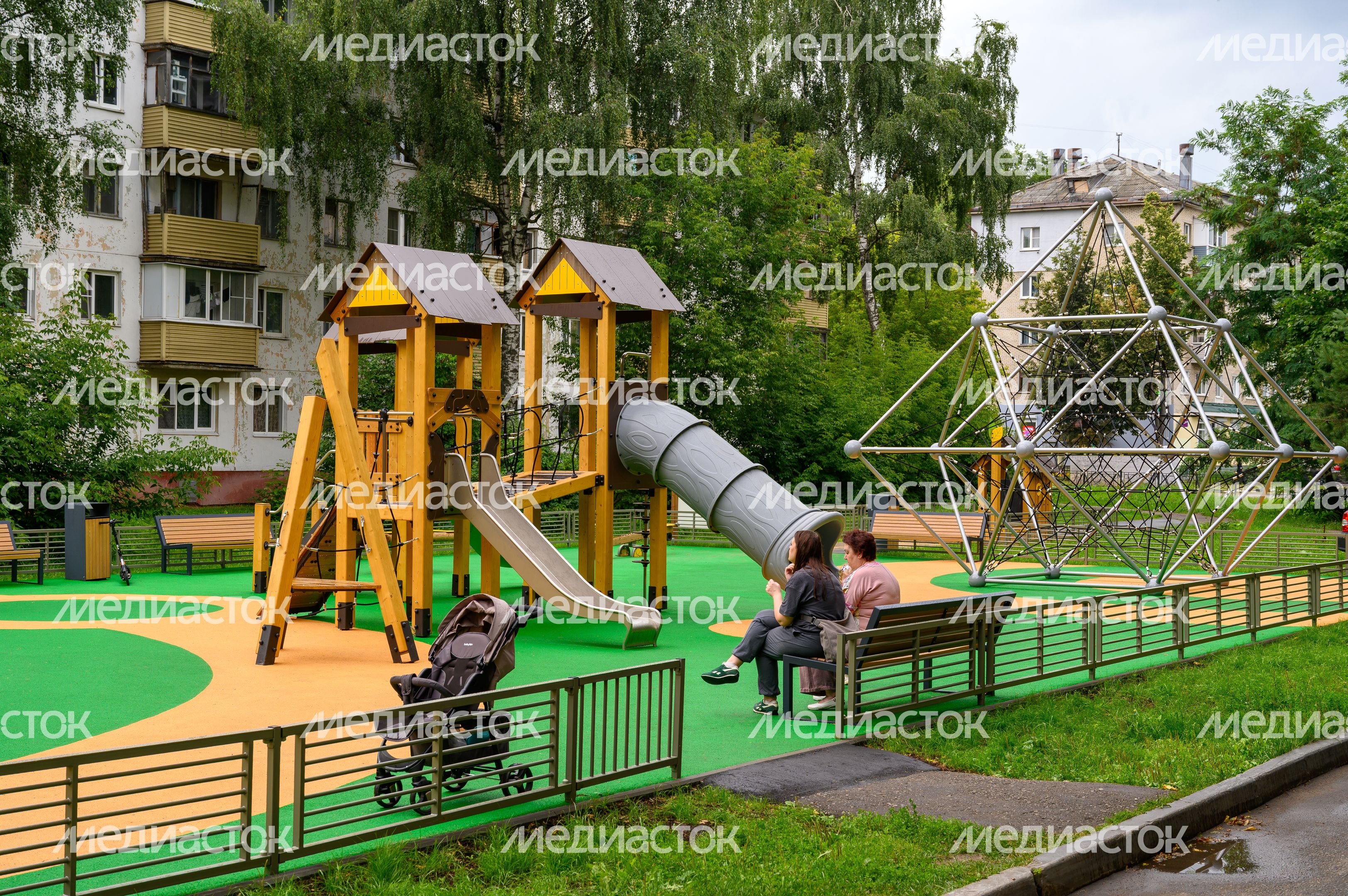 Новая детская площадка на улице Победы в Электростали