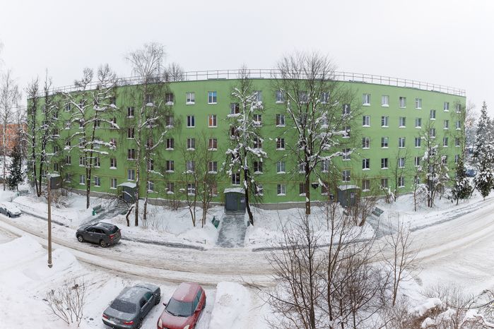 Многоквартирный дом №4 на улице Центральной в деревне Ложки после капремонта в округе Солнечногорск