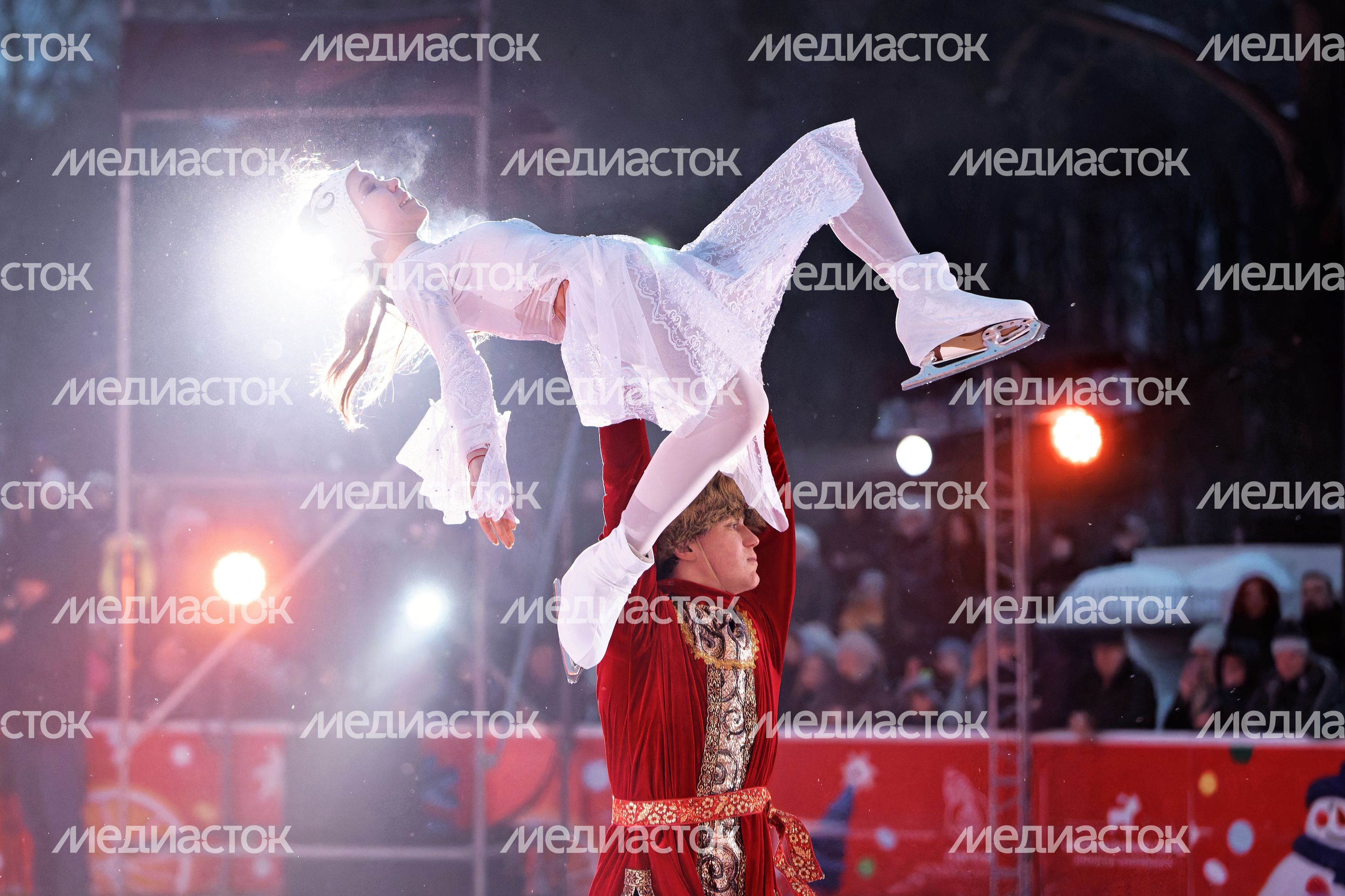 Спектакль на льду "Сказ о Руси" показали в Наро-Фоминске