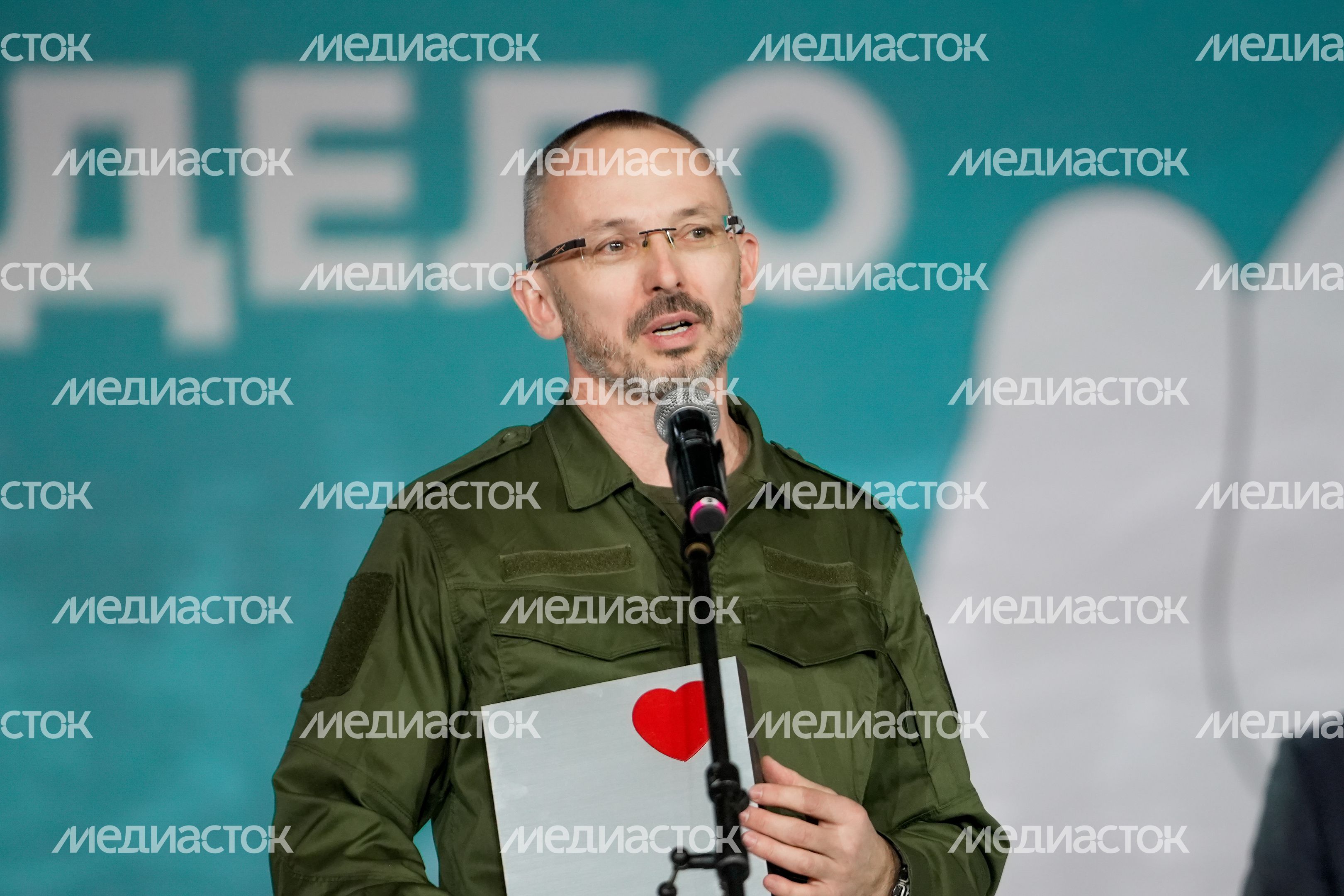 Матери бойцов СВО встретились с сыновьями на церемонии вручения премии "Мы рядом. Доброе дело" Матери бойцов СВО встретились с сыновьями на церемонии вручения премии "Мы рядом. Доброе дело"