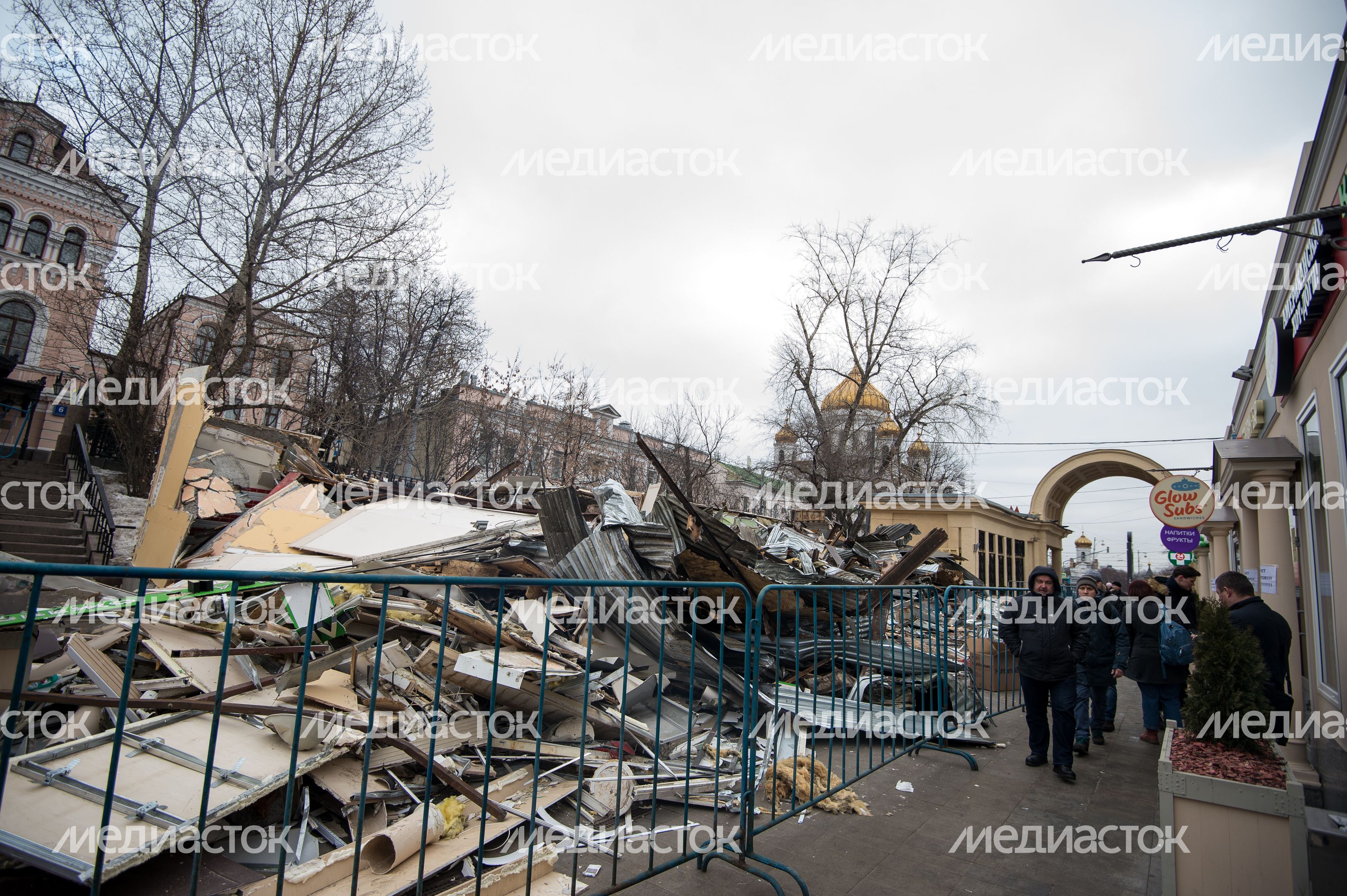 Снос самостроя у станции метро Кропоткинская в Москве