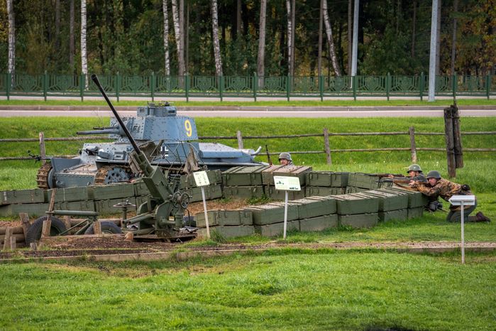 Военно-историческая реконструкция «Последний провыв. Суровая осень 41-го года» в Центральном парке «Патриот»