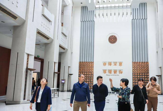 Посещение университета и школы Цинхуа в Пекине Губернатором Подмосковья