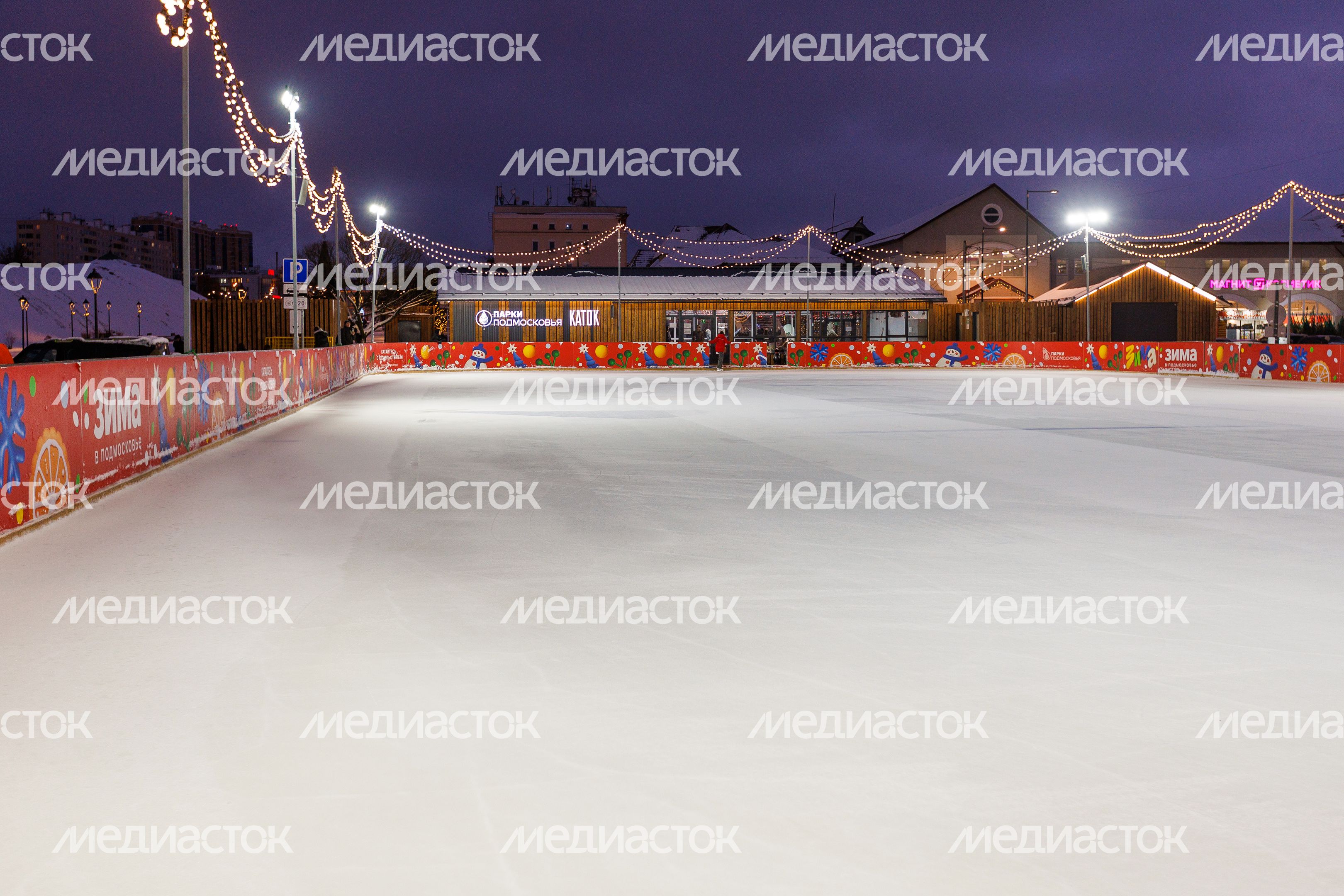 Каток на Торговой площади в Дмитрове Каток на Торговой площади в Дмитрове