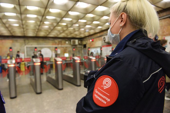 Проверки соблюдения масочно-перчаточного режима в общественном транспорте в Москве