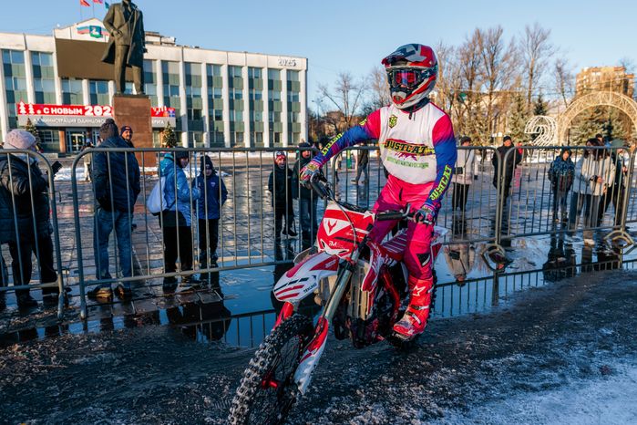 Зимний фристайл-мотокросс от команды FMX13 в Одинцово