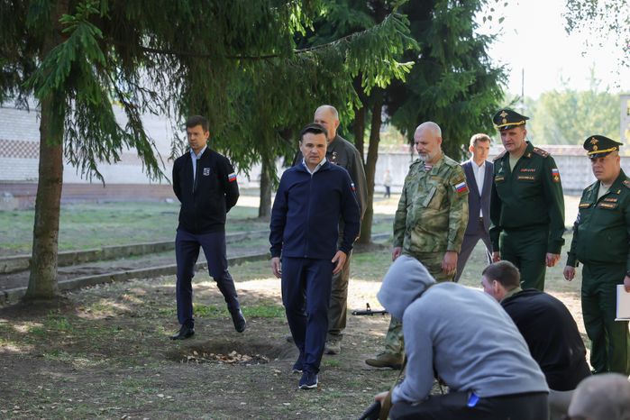 Андрей Воробьев проверил работу пункта отбора на военную службу по контракту в Балашихе