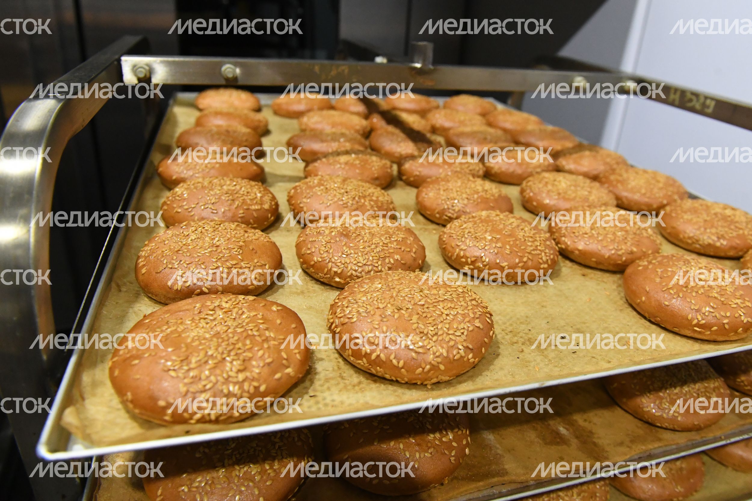 Проверка губернатором Подмосковья работы фабрики по производству кондитерских, кулинарных и хлебобулочных изделий FOODCODE