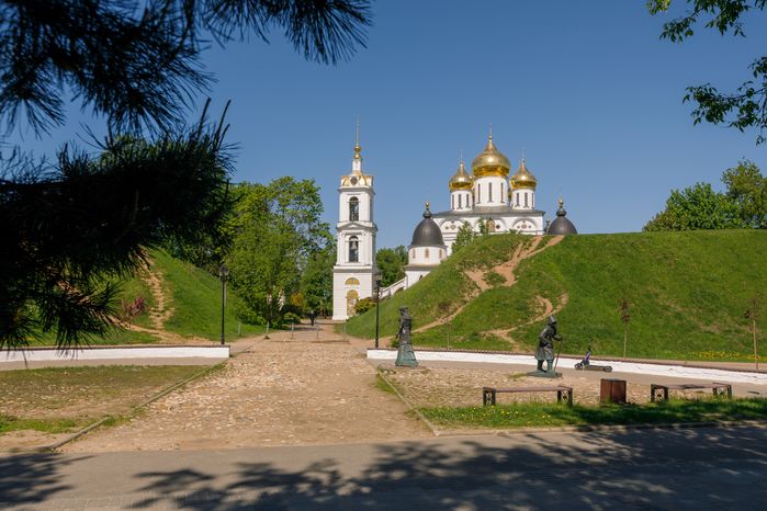 Успенский собор XVI века на территории Дмитровского кремля
