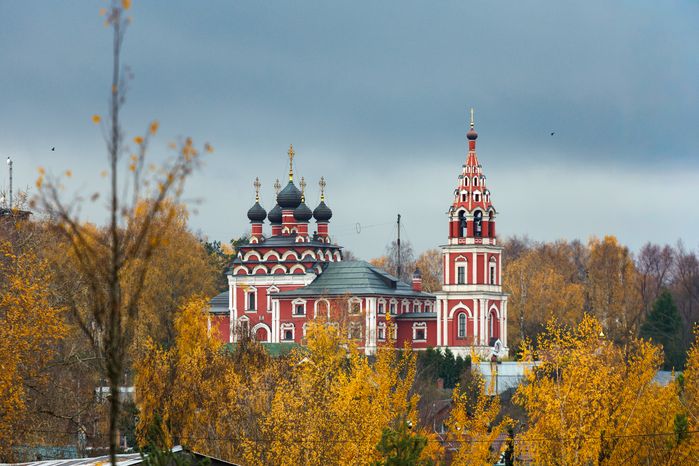 Церковь Казанской иконы Божией Матери в Котельниках осенью