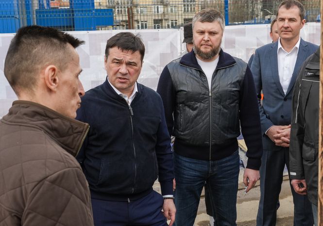 Проверка строительства пешеходного перехода в Люберцах Губернатором Подмосковья