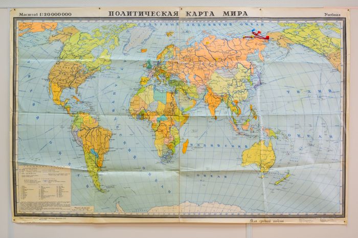 Политическая карта мира в музее, посвященном герою СССР Василию Молокову, в Молоковской школе в Ленинском округе