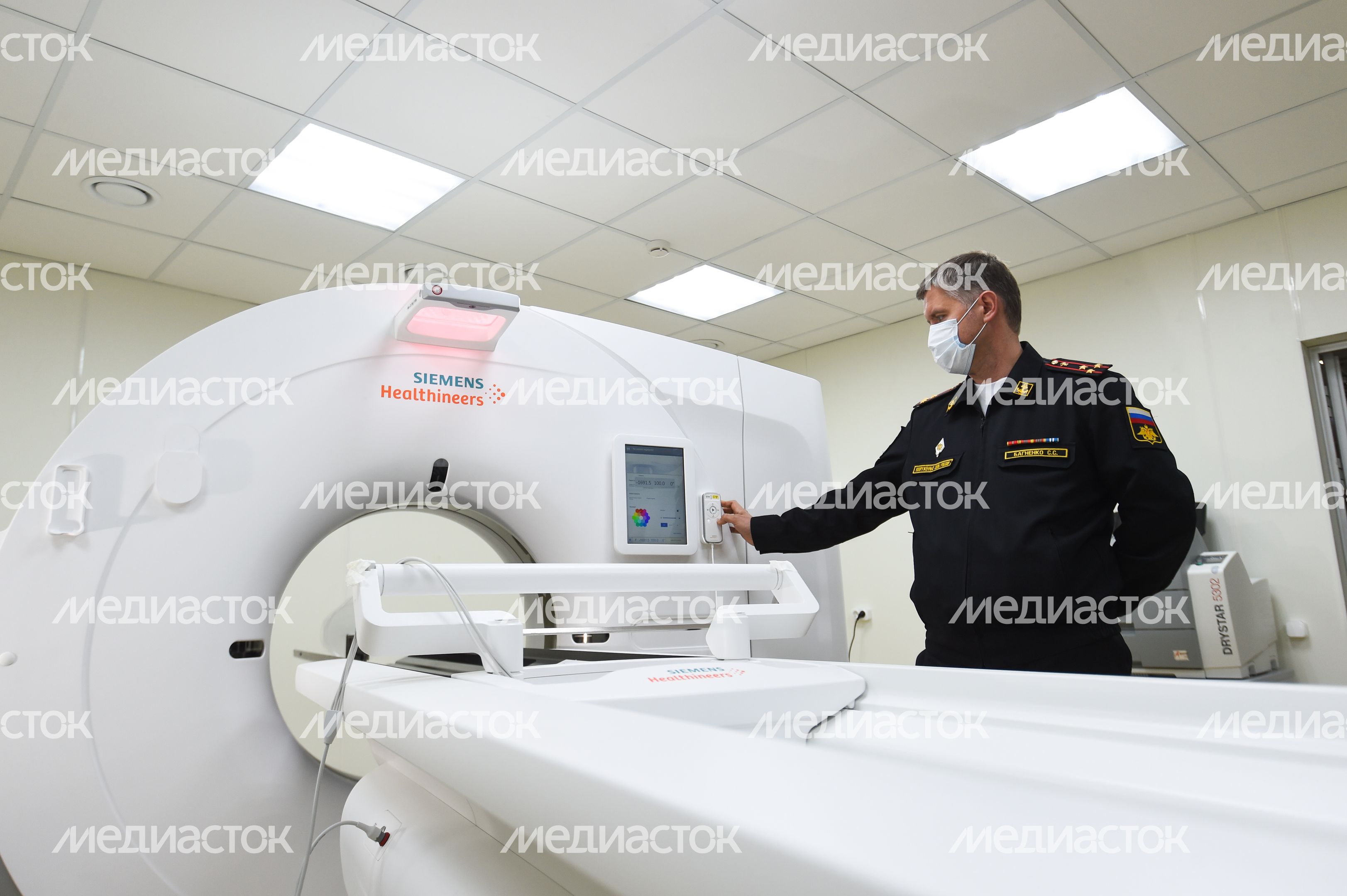 Медицинский центр для больных с коронавирусом, организованный в павильонах Конгрессно-выставочного центра в Кубинке