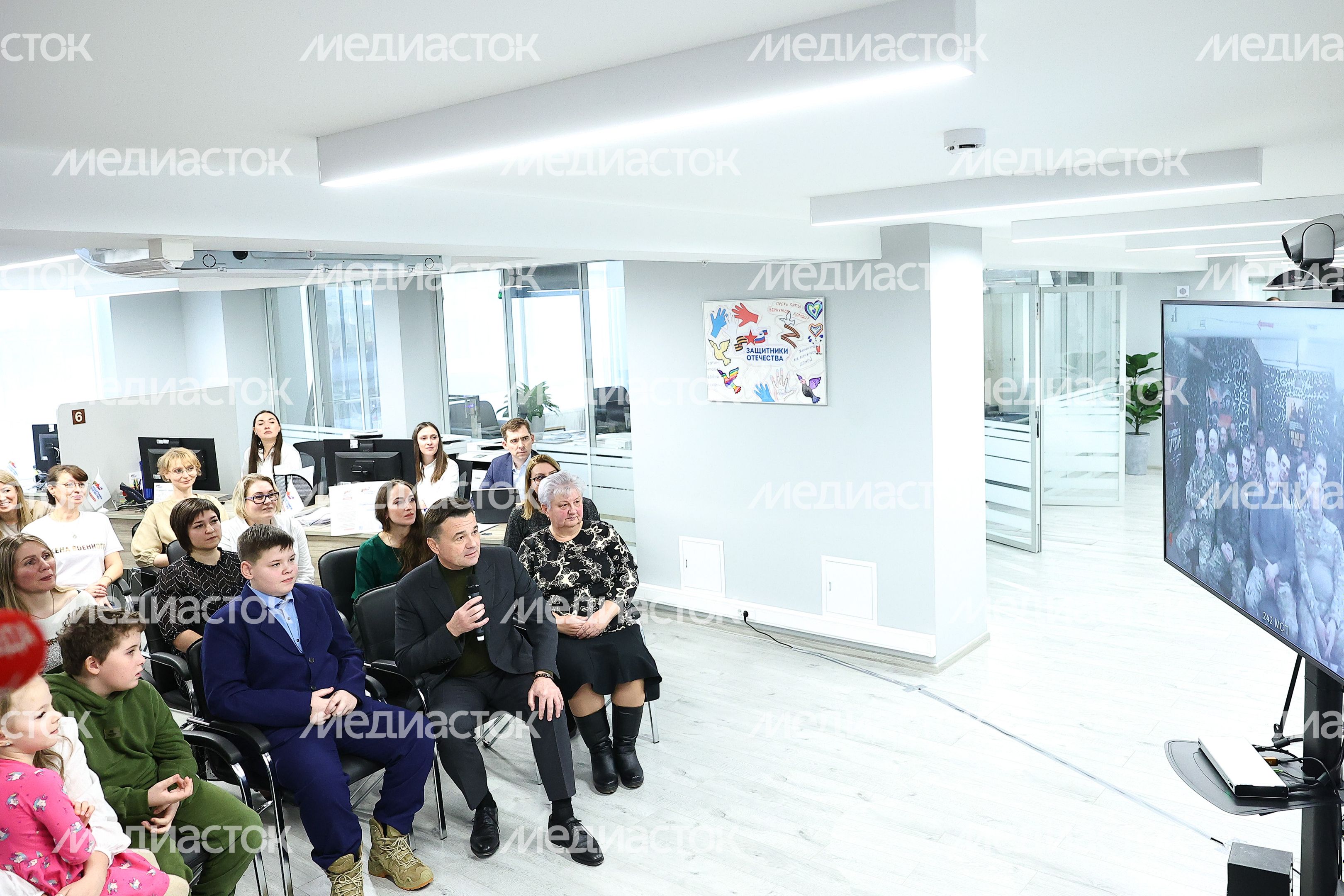 Губернатор провел телемост с военнослужащими полка Московской области