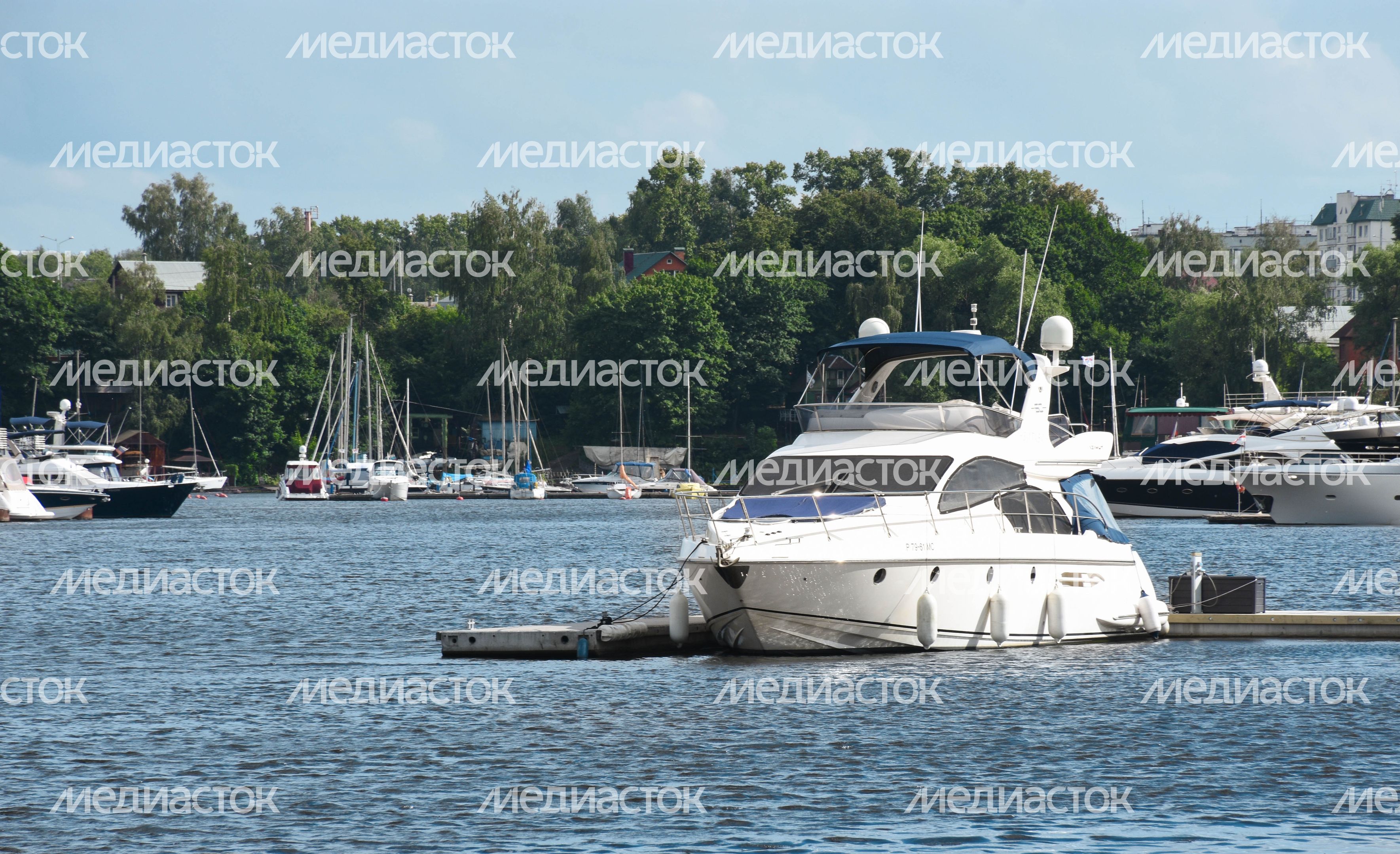 Московский международный яхтенный порт в Долгопрудном