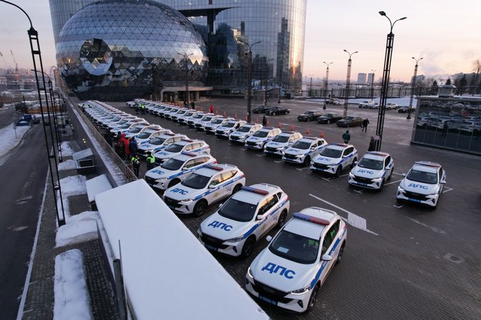 Подмосковным подразделениям ДПС переданы 130 новых патрульных машин
