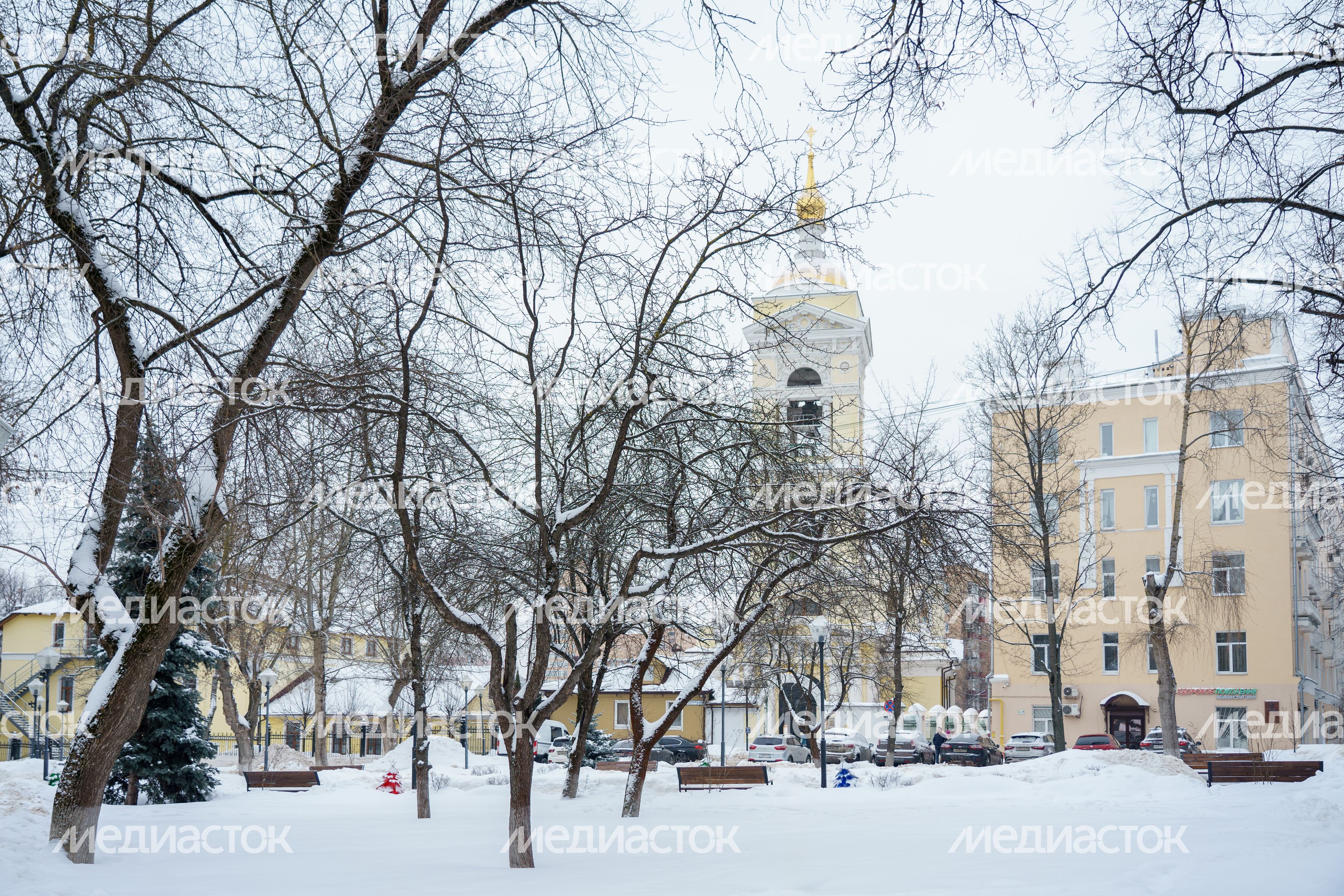 Подольск. Троицкий собор на Соборной площади Подольск. Троицкий собор на Соборной площади