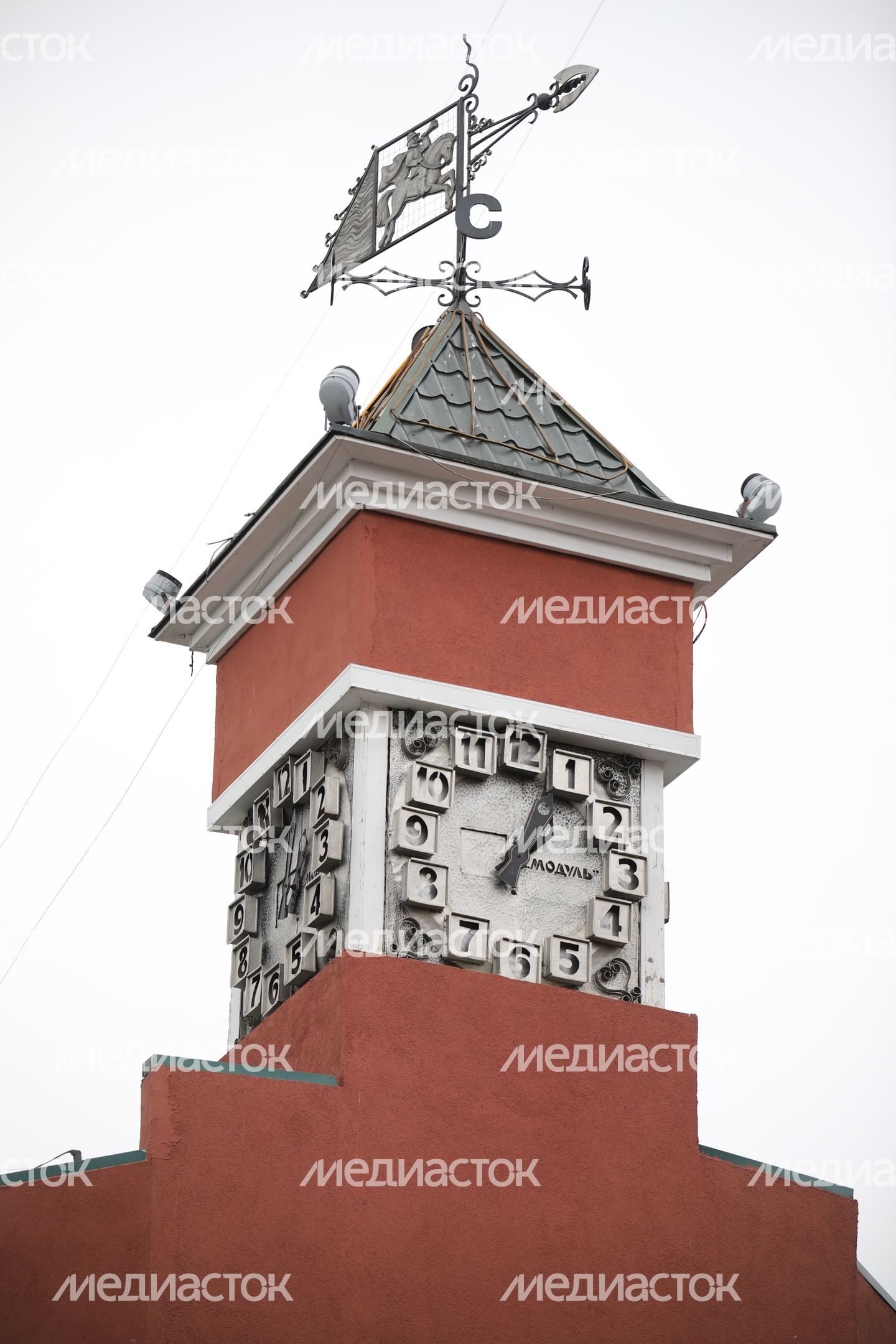 Дом с часами