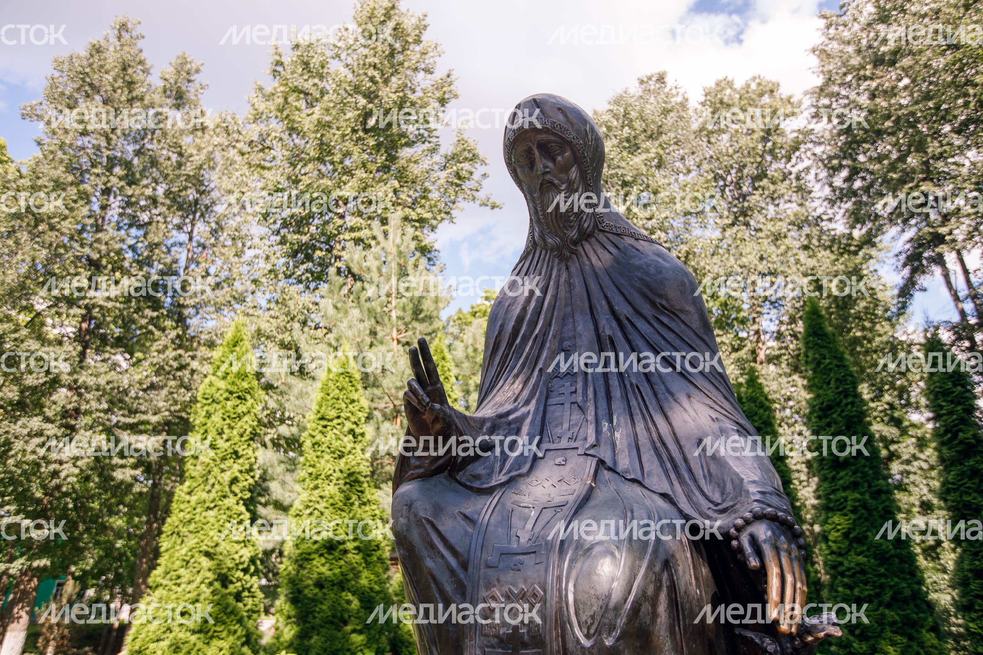 Звенигород. Памятник преподобному Савве Сторожевскому Звенигород. Памятник преподобному Савве Сторожевскому