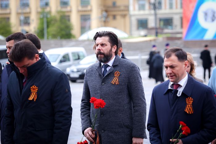 Возложение губернатором венка к Могиле Неизвестного Солдата